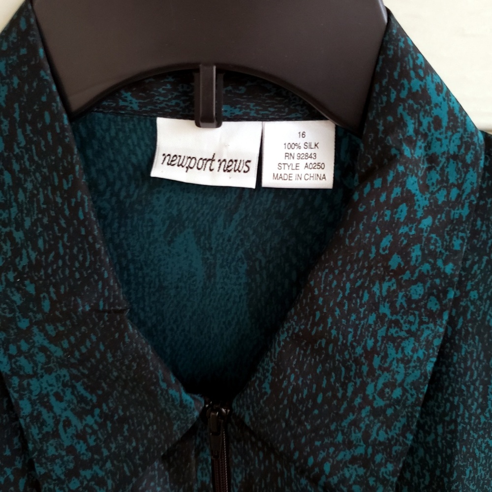 100% Silk Newport News reptile print Zip Up shirt - Picture 2 of 5